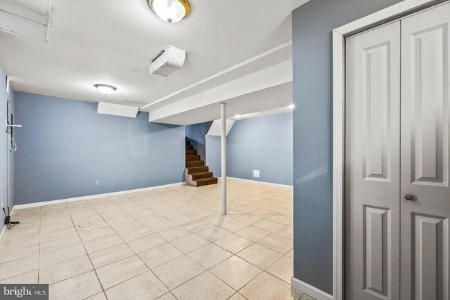 Building Photo - 6201 Lone Oak Dr