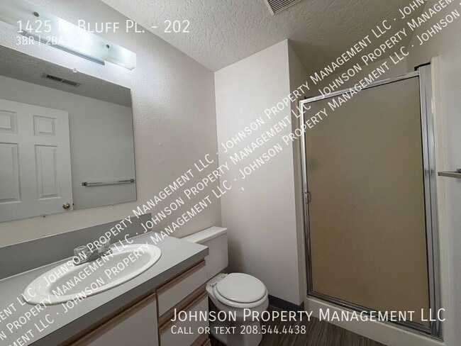 Building Photo - 1425 N Bluff Pl