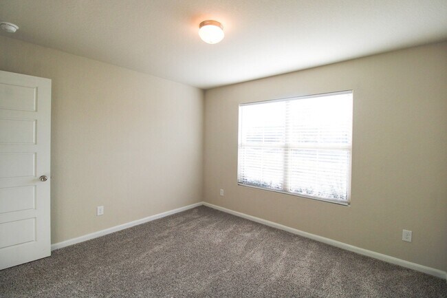 Building Photo - 7043 Diamond Vly