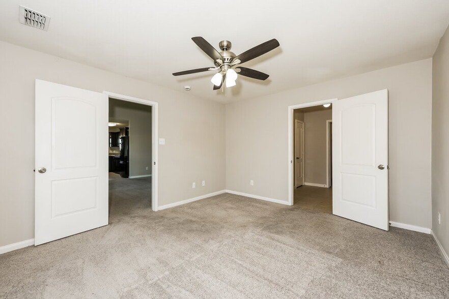 Building Photo - 157 Aaron St