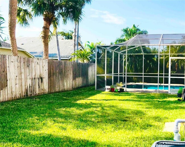 Building Photo - 12415 Seabrook Dr