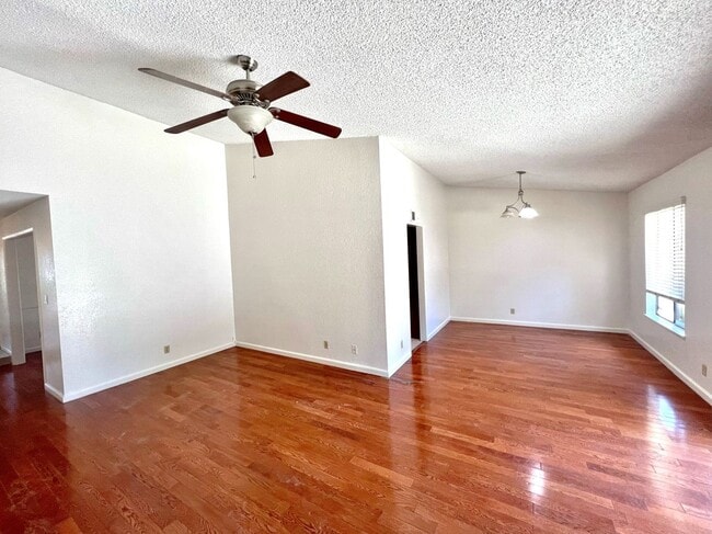 Building Photo - Beautiful 4 Bedroom Single Family Home for...