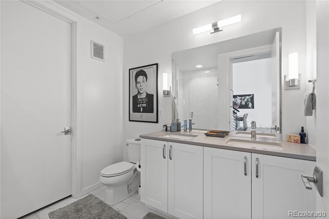 Building Photo - 1735 Central St