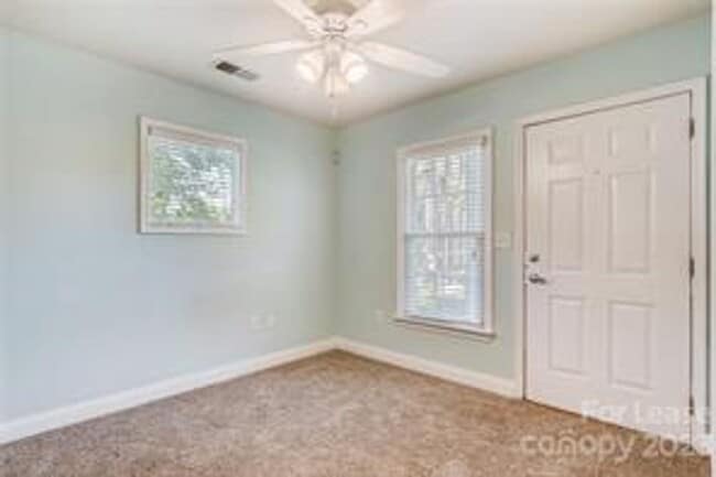Building Photo - Wonderful craftsman style end-unit townhome