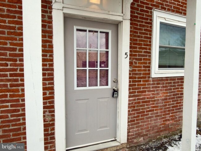 Building Photo - 100 S Front St