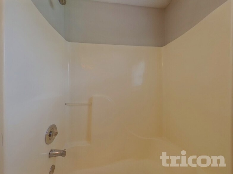 Building Photo - 34 Paradise Way