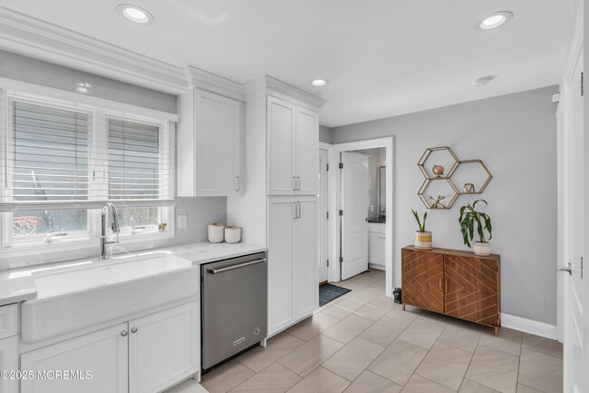 Building Photo - 26 3rd St