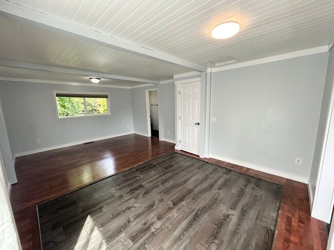 Building Photo - Spacious West Hill Gem – 4 Bed, 3 Bath wit...