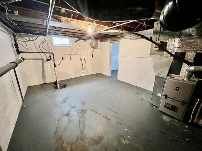 Building Photo - 252 Coovert St