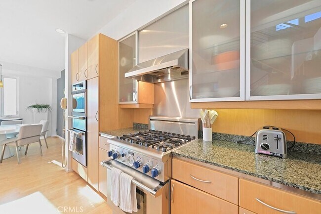 Building Photo - 326 Loma Terrace