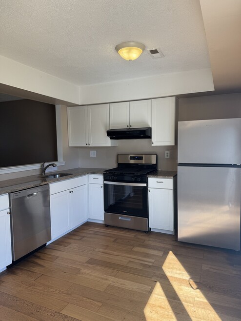 Building Photo - 102 Covered Bridge Ct