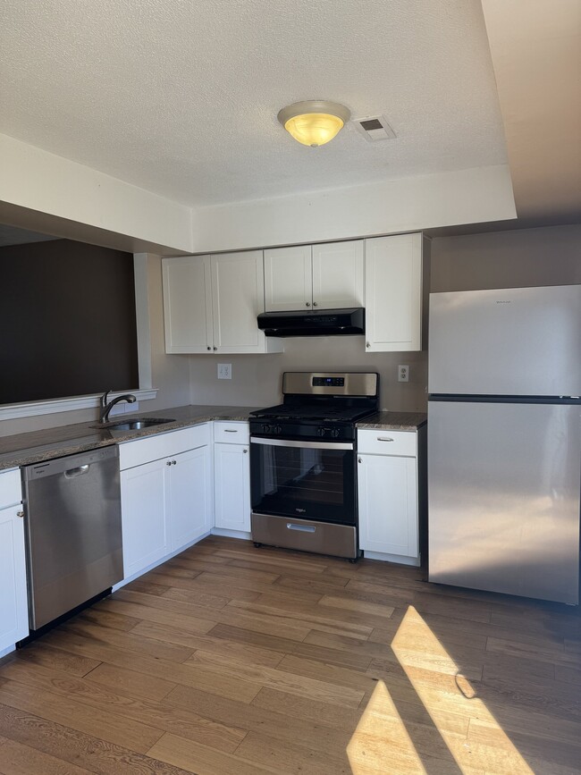 Building Photo - 102 Covered Bridge Ct