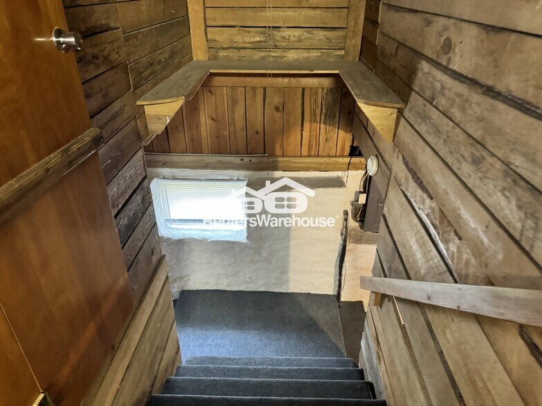 Building Photo - 227 E Marceau St