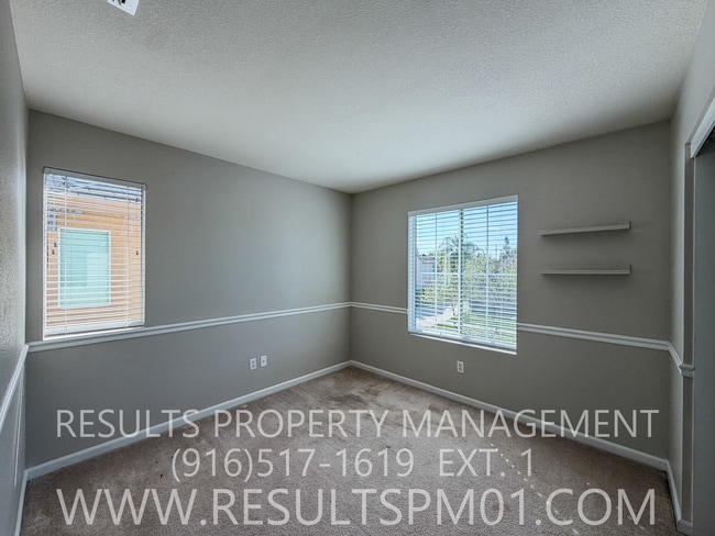 Building Photo - Lovely 4 Bedroom Home in Great Neighborhood