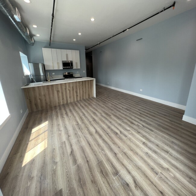 Building Photo - 9919 Roosevelt Rd