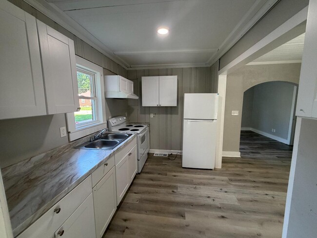 Building Photo - 1310 Martin St