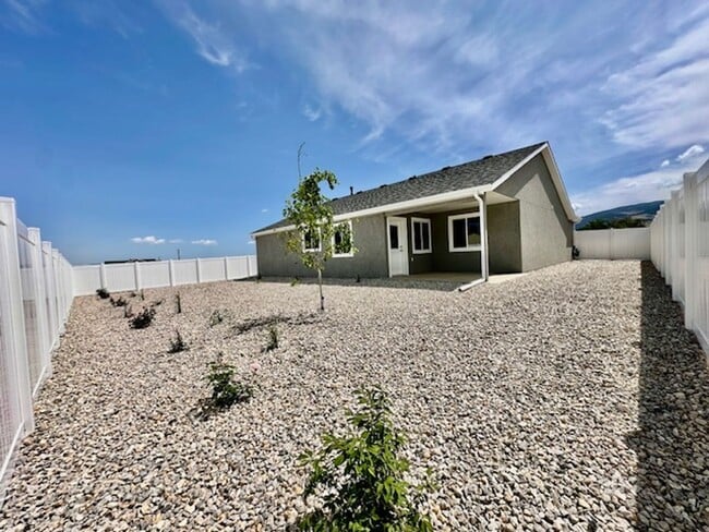 Building Photo - Brand New 3 bedroom- 2 bath Single Family ...