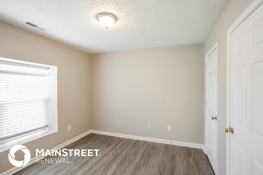 Building Photo - 10715 Tanbark Dr