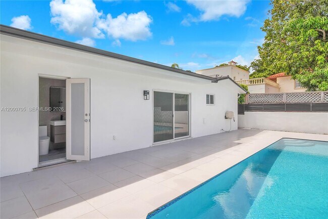 Building Photo - 2311 SW 23rd St