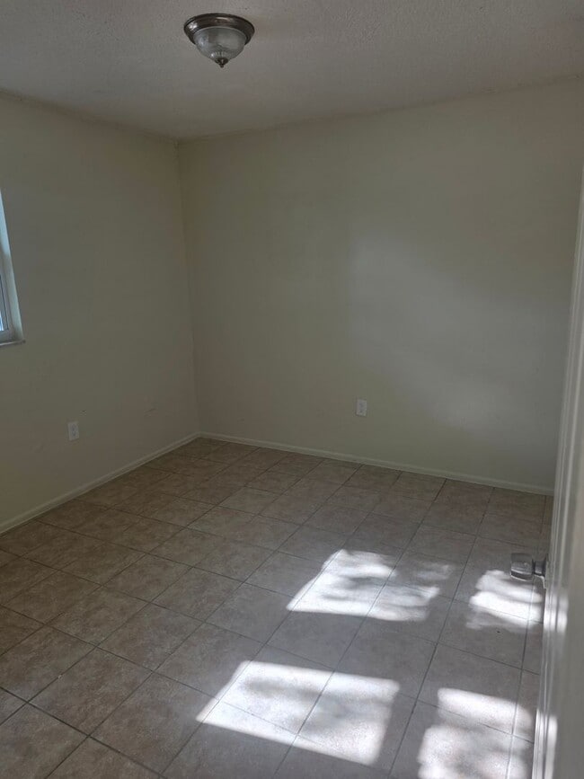 Building Photo - 3/2 DUPLEX