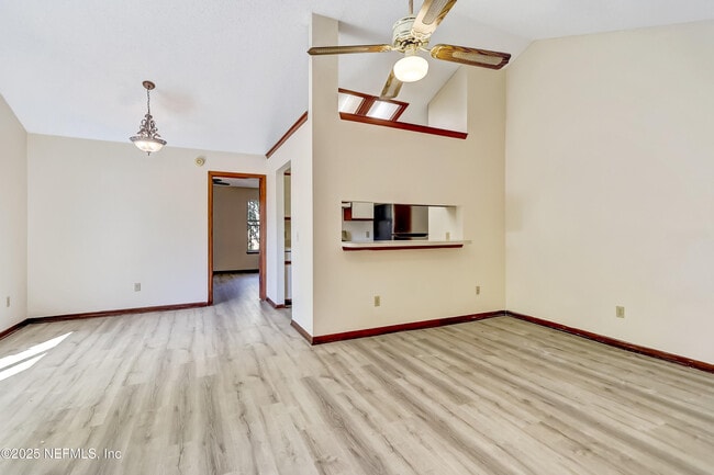 Building Photo - 12015 Cobblewood Ln N