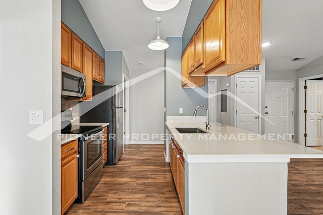Building Photo - Updated Condo with Central AC!