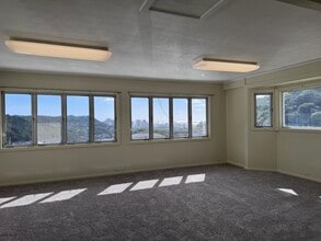 Building Photo - 3br - 3 Bed/2 Bath House with Family Room - Convenient Honolulu Location
