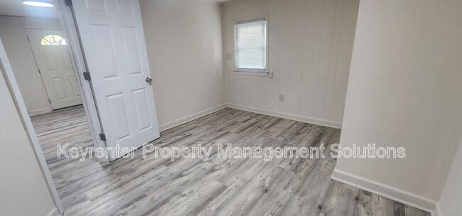 Building Photo - 825 Highland Ave