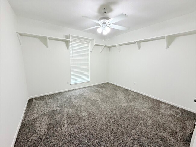 Building Photo - 22176 Heatherwood Dr