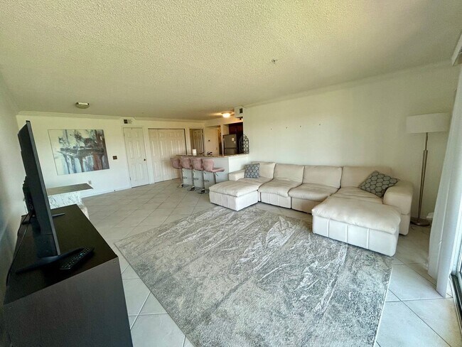 Building Photo - 2400 Feather Sound Dr