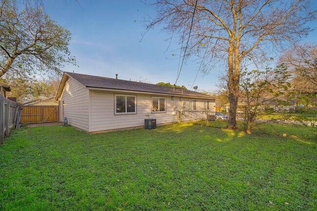 Building Photo - 1944 Nicole Cir