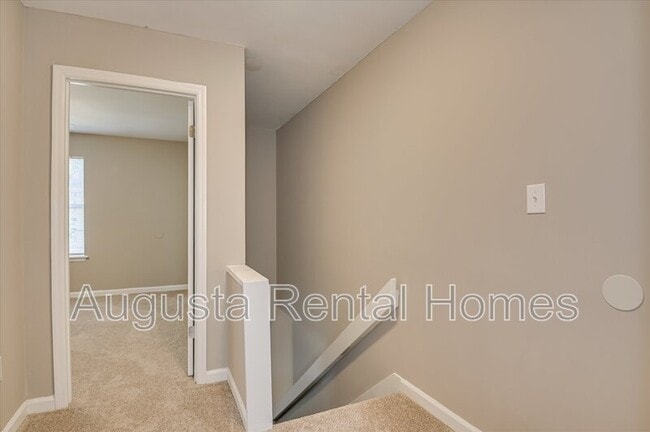 Building Photo - 136 Chalet N Blvd