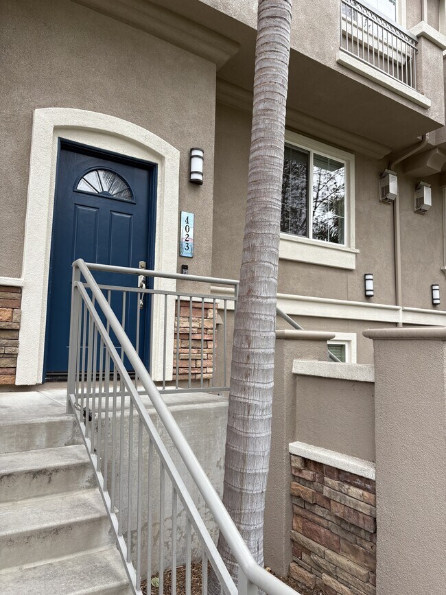 Primary Photo - 4023 Bluff View Way