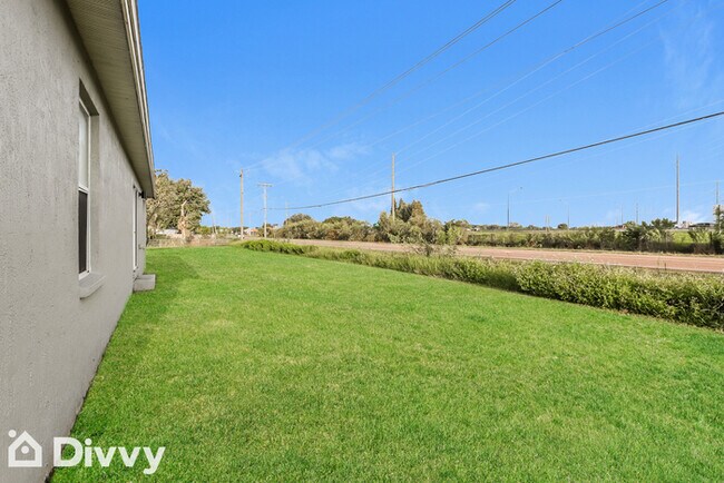 Building Photo - 3801 Country Bend E