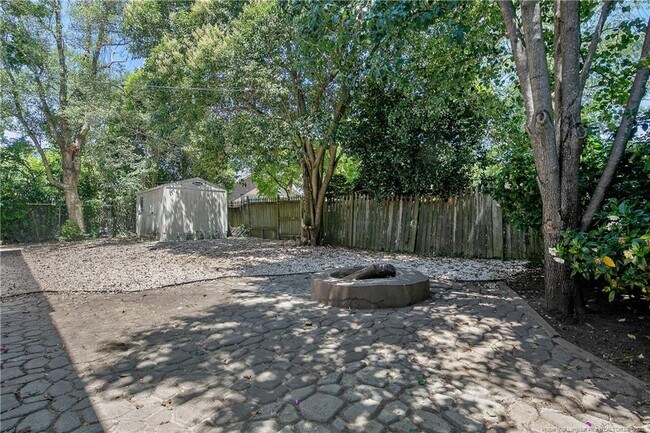 Building Photo - 1208 Goodview Ave