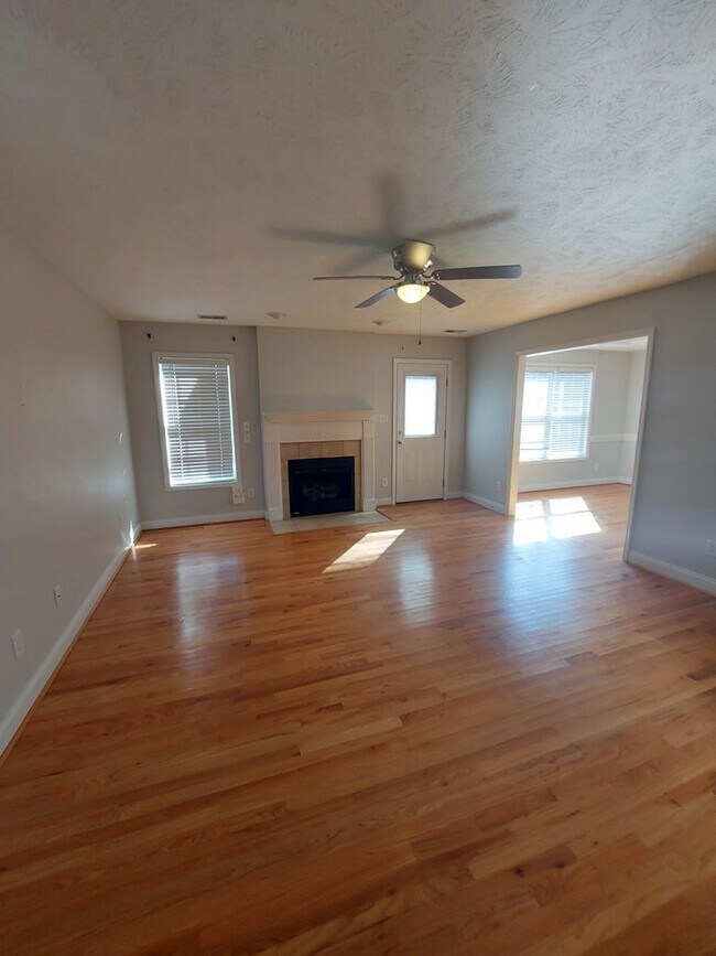 Building Photo - HOPE MILLS