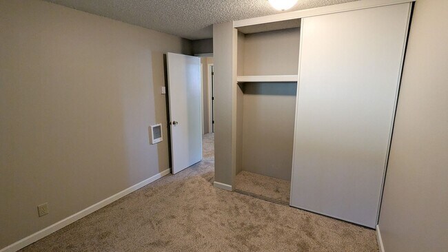 Building Photo - ANNETTE342-344