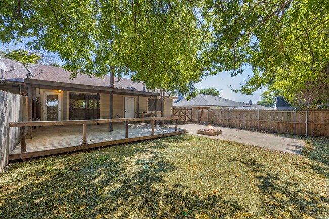 Building Photo - 3017 Hilltop Dr