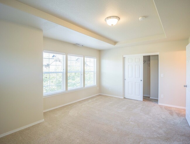 Building Photo - *Large Hillsboro 4 Bedroom Townhome Availa...