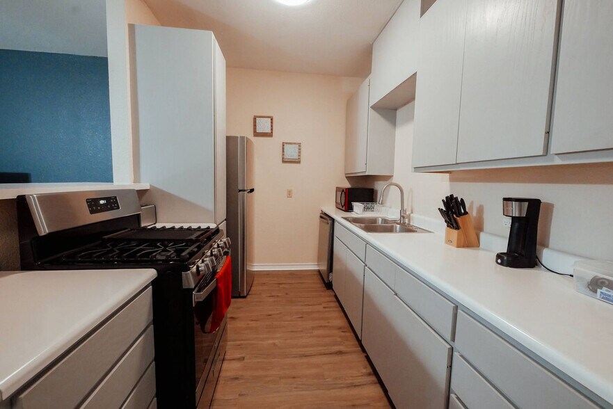 Building Photo - 10201 Shane Dr