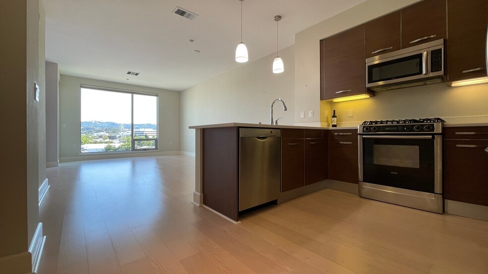 Primary Photo - 555 Ygnacio Valley Rd