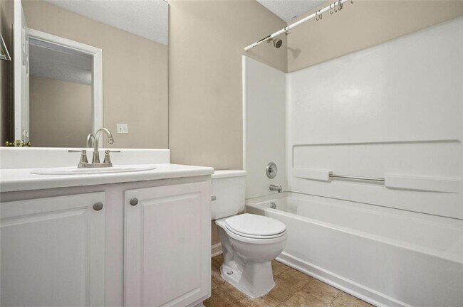 Building Photo - 14 Highoak Dr