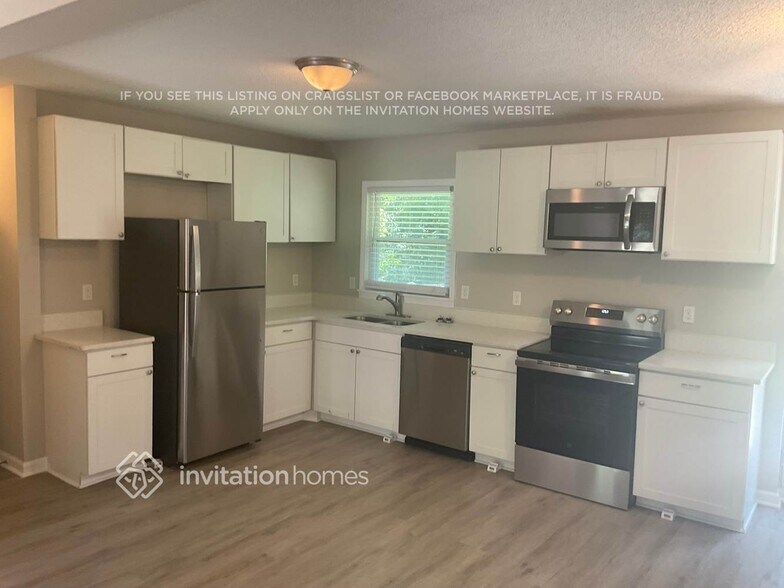 Building Photo - 1833 Rollingwood Dr SE