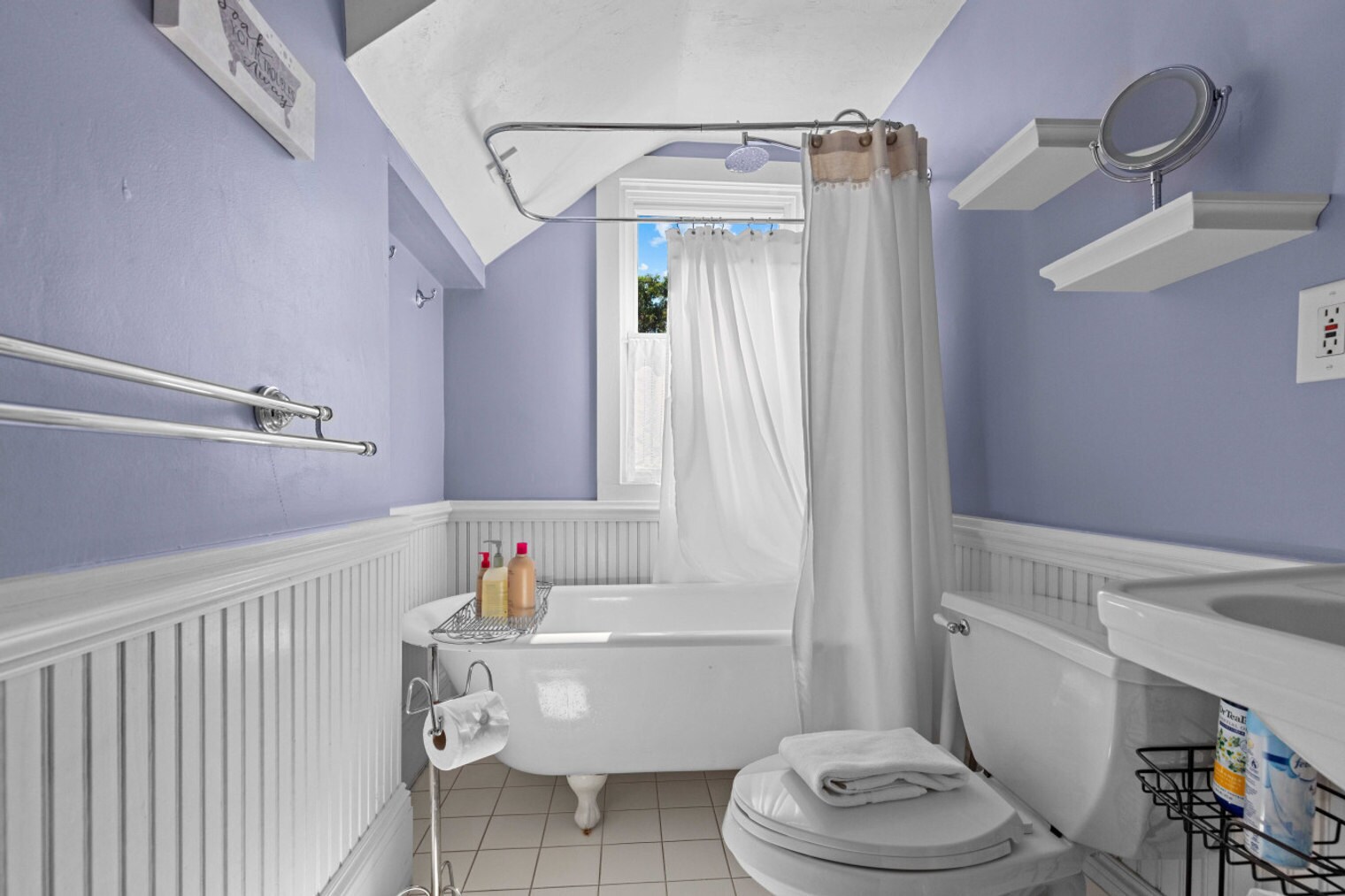 Building Photo - 221 SE 7th St