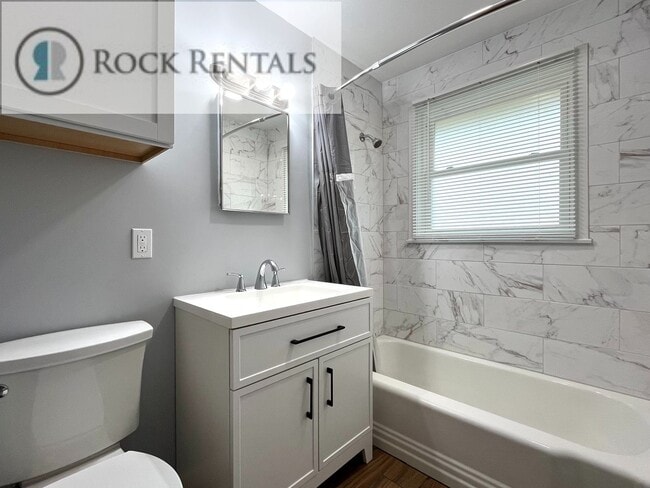 Building Photo - Beautifully Updated 4 Bed 2 Bath in South Hutchinson