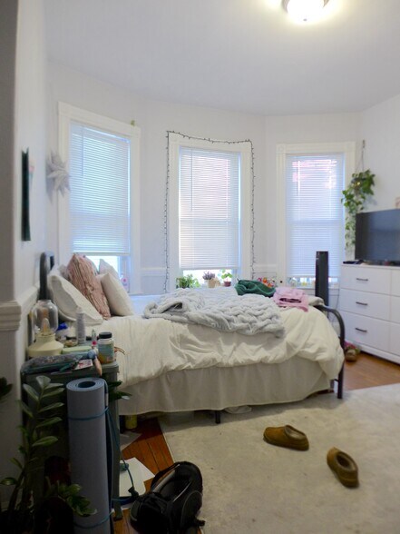 Building Photo - 6 Bucknam St