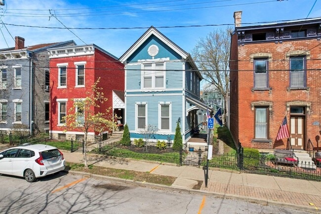 Building Photo - 340 W 9th St