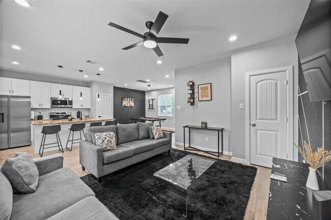 Building Photo - 7418 Mount St
