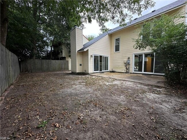 Building Photo - 819 Dryden St