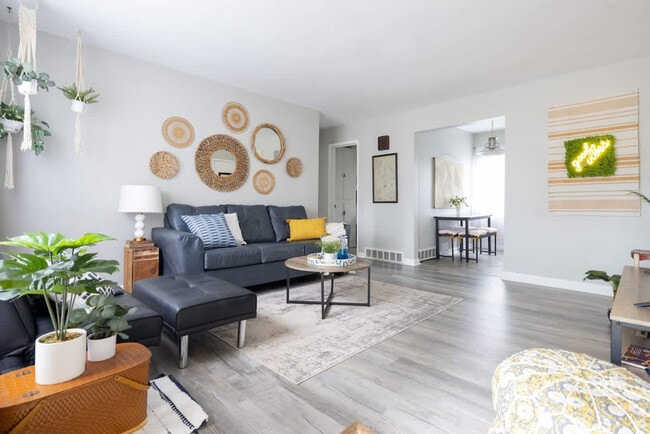 Building Photo - 19229 Pierce Dr